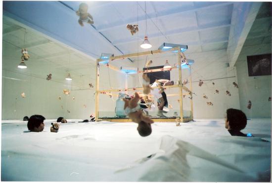 2001年“后感性：报应”展