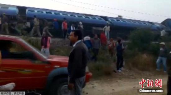 据外媒报道，这列原定从巴特那开往印多尔的特快列车，有14节车厢被波及。