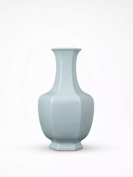 清乾隆 天蓝釉六方瓶