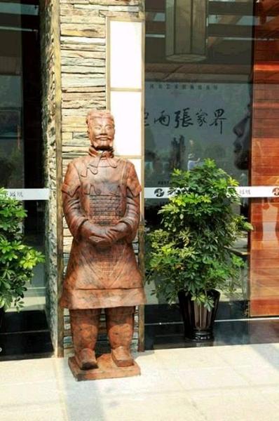 守护秦始皇的战士一定武功盖世，所以请两位来看门，好像没什么不对的啊?？纯茨俏毁父缪艄饷髅牡挠霰砬楹褪质疲狄院蟾傻暮芸哪亍? style=