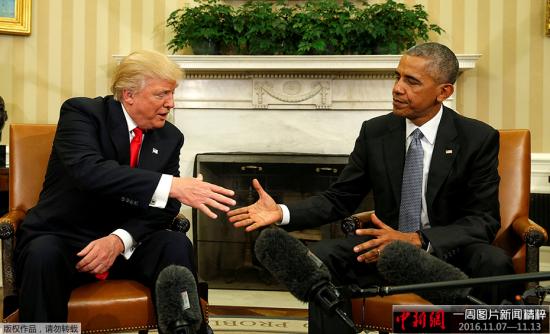 当地时间11月10日，美国总统奥巴马与新当选总统特朗普在白宫进行了长达一个半小时的会面，商讨政权交接等事宜。
