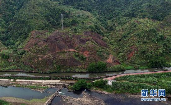 这是陡岭下遗址全景（2016年9月摄）。