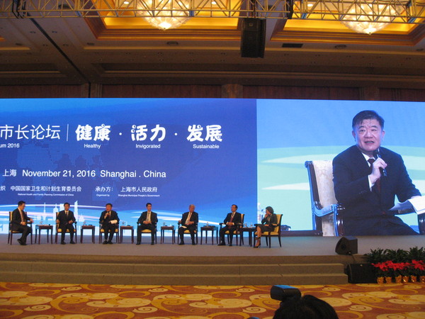 二、全国人大常委会副委员长陈竺出席第九届全球健康大会并在市长论坛上发言。 人民政协网记者  张春莉攝影