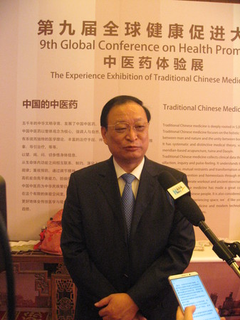一、国家卫生和计划生育委员会副主任、国家中医药管理局局长王国强率先向与会中外专家发出三点倡议，呼吁共同发展传统医药