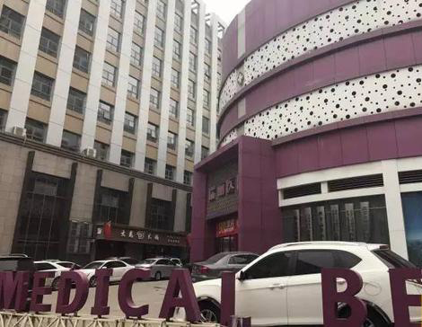 女子花两万隆胸伤口腥臭3