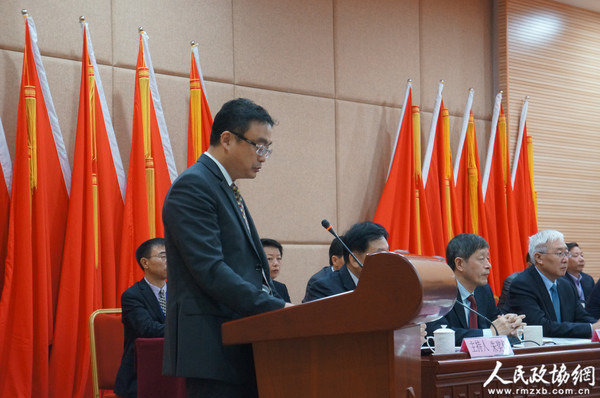 福建省政协常委、副秘书长、民盟福建省委副主委刘泓致贺词。4_副本