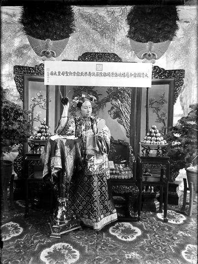 慈禧太后1903年拍摄的照片。