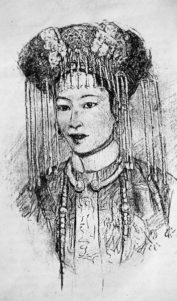 虽然卡尔极力否认自己美化了慈禧、隆裕等人，但从照片与画像对比，还是不难看出卡尔将她们都画美了。图为隆裕皇后的照片与素描。