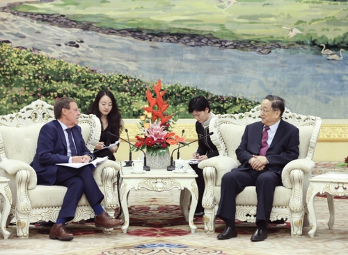 俞正声会见比利时联邦众议长布拉克