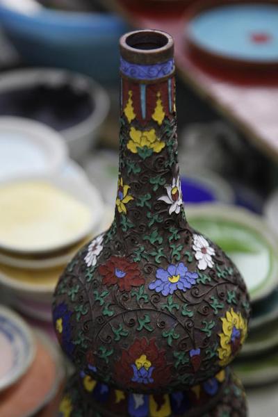 点蓝中的《缠枝莲纹直颈瓶》（一）