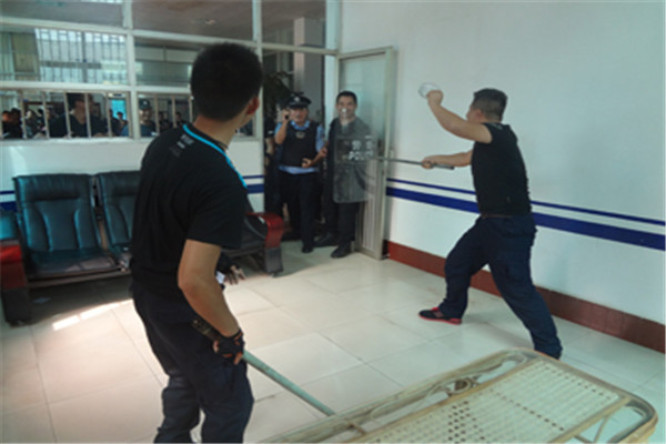 退休民警自创追逃攻略