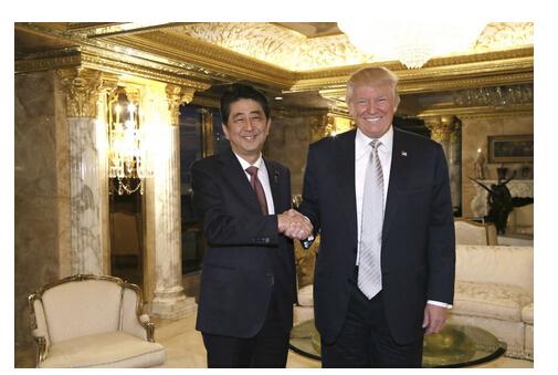 安倍访珍珠港既示威又示弱 向特朗普汇报工作