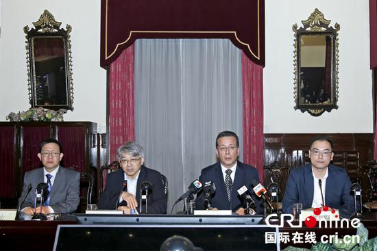 澳门民政总署和卫生局举行记者会，公布在一批留置检验活家禽样本中验出H7亚型禽流感病毒，并启动紧急应变机制，采取一系列防控措施。