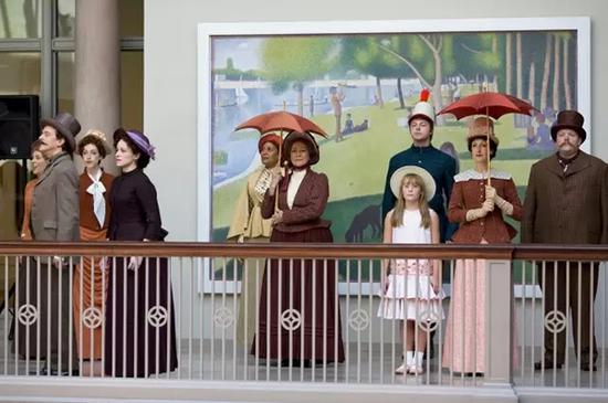 芝加哥艺术博物馆的“莎士比亚剧院”中，对《大碗岛的星期天下午》的模仿秀正在上演 图片：.enjoyillinoisblog