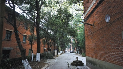 12月12日，418医院家属楼，显得冷清。