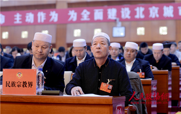 9.jpg民族宗教届委员在听会。