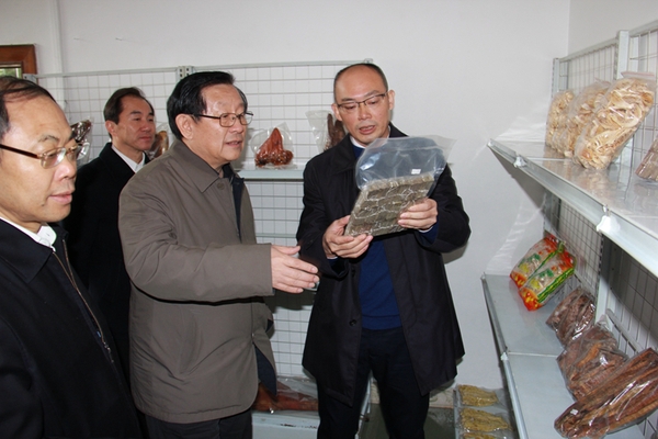 万钢调研农特产品电商平台建设