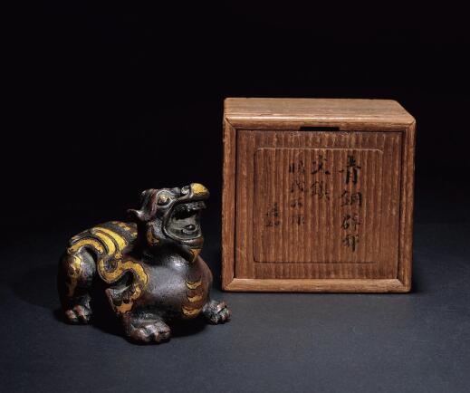 铜鎏金辟邪纸镇