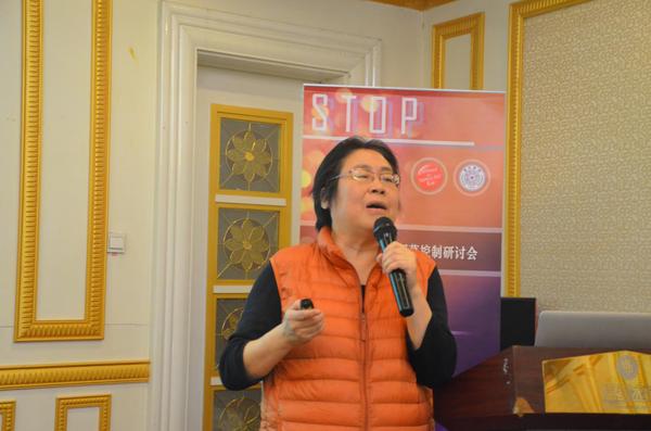 中国疾病预防控制中心控烟办副主任、中国控烟协会副会长姜垣演讲