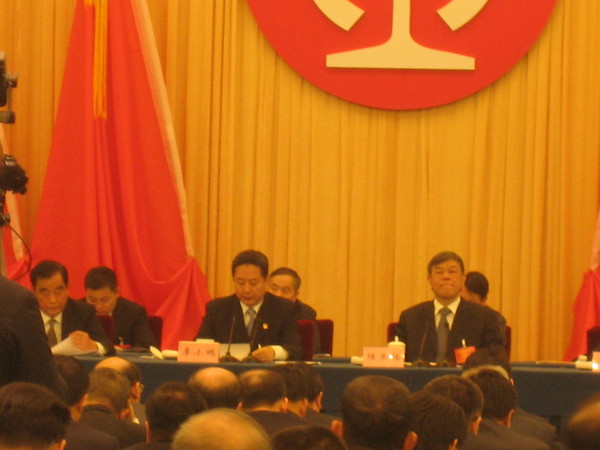 交通运输部部长李小鹏（中）出席2017年1月3日中国铁路总公司召开的全路工作会议并发表热情洋溢的致辞。右一为中国铁路总公司党组书记、总经理陆东福。人民政协网记者 张春莉 摄影