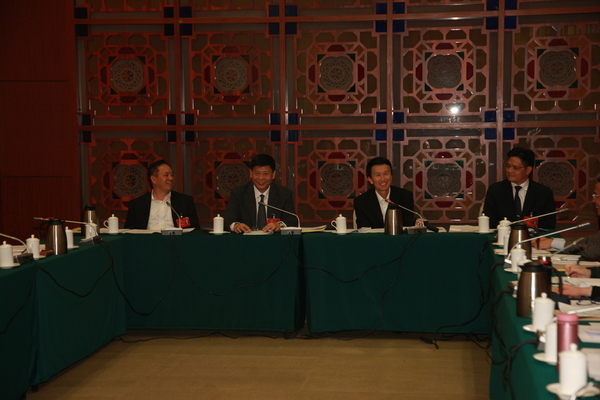 1 中共、部分特邀人士小组讨论会场