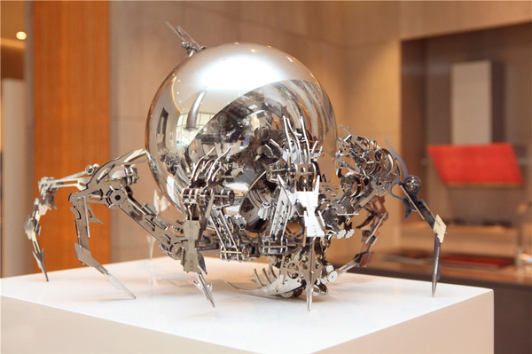 夏航，梦游者（12 版），不锈钢，37.5×32.3×25cm，2016