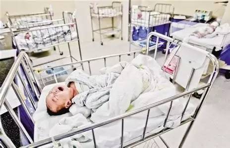 全面两孩1周年2