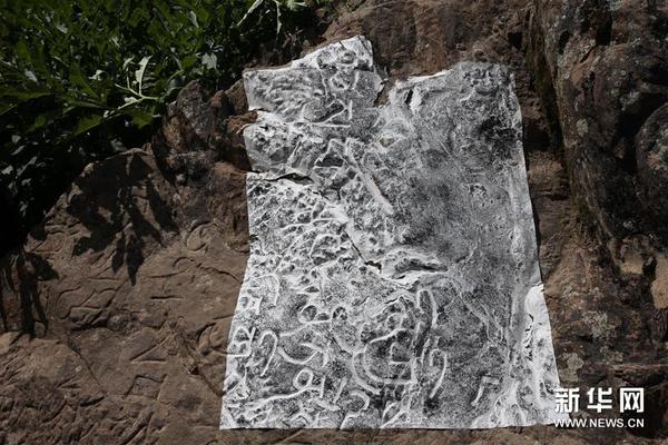 位于西藏昌都市芒康县嘎托镇的石刻（2016年7月17日摄）。