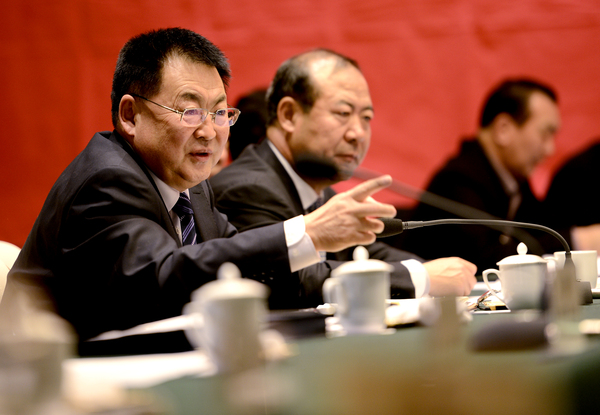 任亚平主席在小组会上