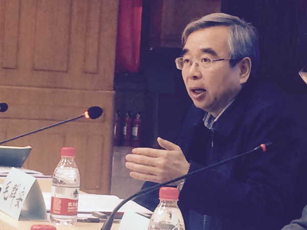 一、1月24日下午，国家卫生计生委宣传司司长毛群安在该委与健康报联合举办的“健康中国”传播激励计划暨2017年卫生计生新闻工作者媒体座谈会上透露，新的一年，国家卫生计生委要采取七项举措推进”健康中国“。   人民政协网记者   张春莉  摄_爱奇艺