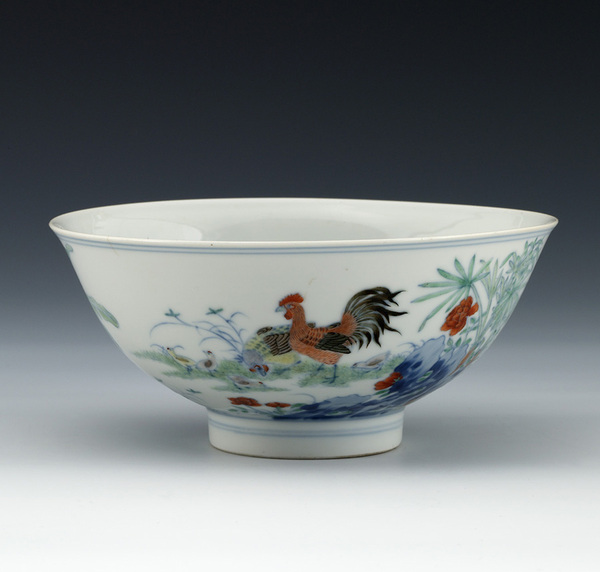 清雍正景德镇窑斗彩芭蕉群鸡纹碗