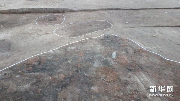 这是陕西周原遗址凤雏建筑群中2016年度新发现的大型建筑遭遇火焚的遗迹（2016年11月28日摄）。