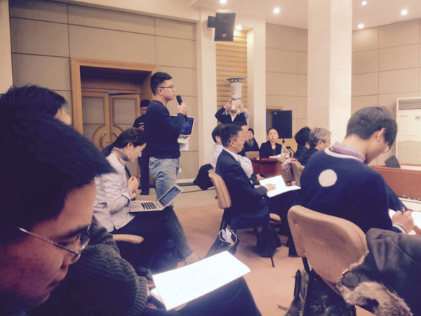 二、记者提问。  人民政协网记者  张春莉  摄