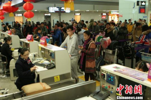 铁路迎返程高峰4