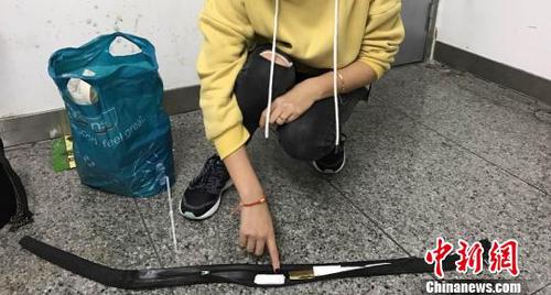 藏在腰带内的黄金 蒋昕 摄