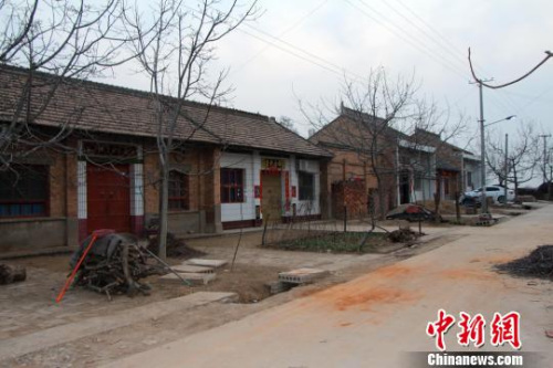 图为滞印54年中国老兵家乡咸阳薛宅南村?！∶凤钽?摄