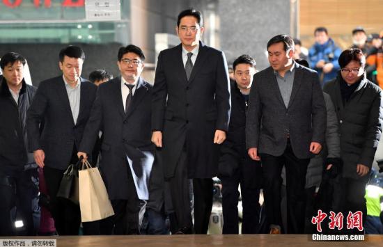 这是独检组自上月16日向法院提请批捕被驳回后，时隔一个月再次传唤李在镕。