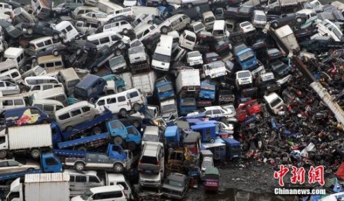 资料图：浙江省杭州市的一个报废车坟场。李建刚 摄 图片来源：CFP视觉中国