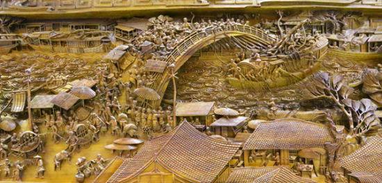 金丝楠木“清明上河图”局部图。（胡昌龙 摄）