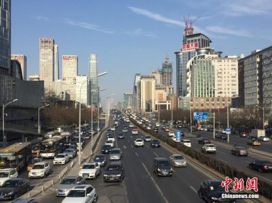 蓝天下的北京。<a target='_blank' href='http://www.chinanews.com/'>中新社</a>记者 崔楠 摄