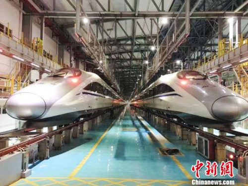 高铁动车成为贵州人“大交通时代”出行的重要方式?！⊙钤?摄