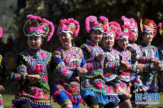 【网络媒体走转改】彝绣守护人李如秀：让“指尖花朵”永绽放