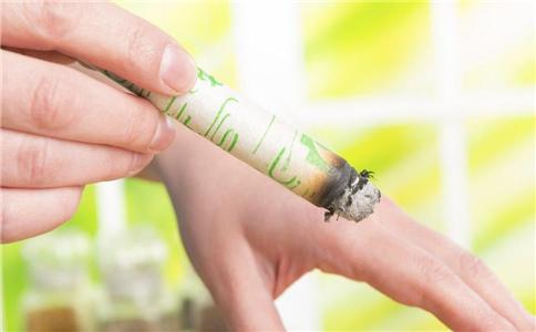 艾灸容易烫伤皮肤吗 艾灸要哪些穴位 艾灸要注意什么