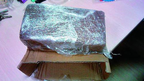 网购给差评收到板砖 律师：受到威胁可报警