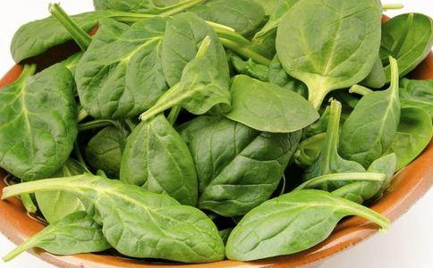 常吃菠菜有什么好处 菠菜有什么功效 菠菜的功效有哪些
