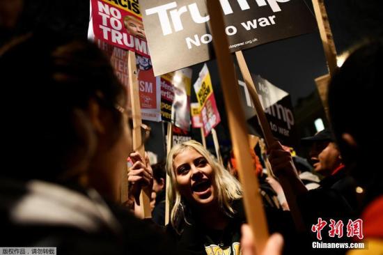 资料图：伦敦民众抗议特朗普此前颁发的移民政策。