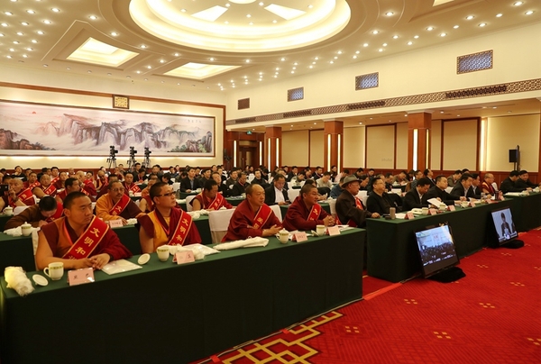 2月21日，全省藏传佛教寺庙分类管理达标升级暨第二批文明和谐寺庙表彰工作会议在蓉举行。