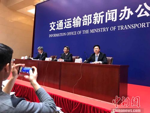 2月28日，交通部和国家旅游局等部门召开发布会介绍《关于促进交通运输与旅游融合发展的若干意见》相关情况。 <a target='_blank' href='http://www.chinanews.com/' >中新网</a> 程春雨