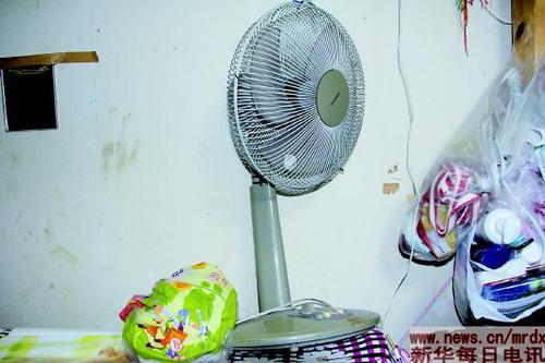 唯一的降温工具电风扇。