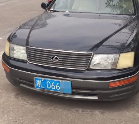 交警查扣最牛小车